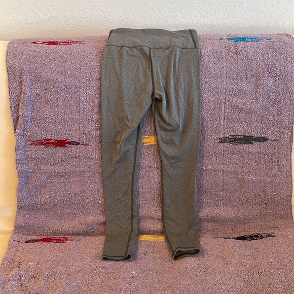 Under Armour ColdGear Authentics Legging. Size small. Charcoal Light Heather. - Picture 3 of 4